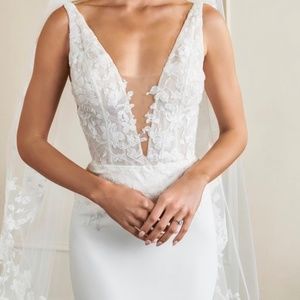 Kelly Faetanini Kennedy wedding dress with detachable sleeves size 6